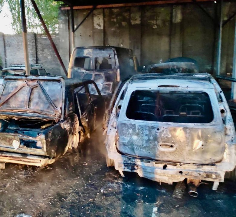 Оккупанты подвергли массовому обстрелу из РСЗО Марганец: ранены двое местных жителей (Фото) - рис. 2