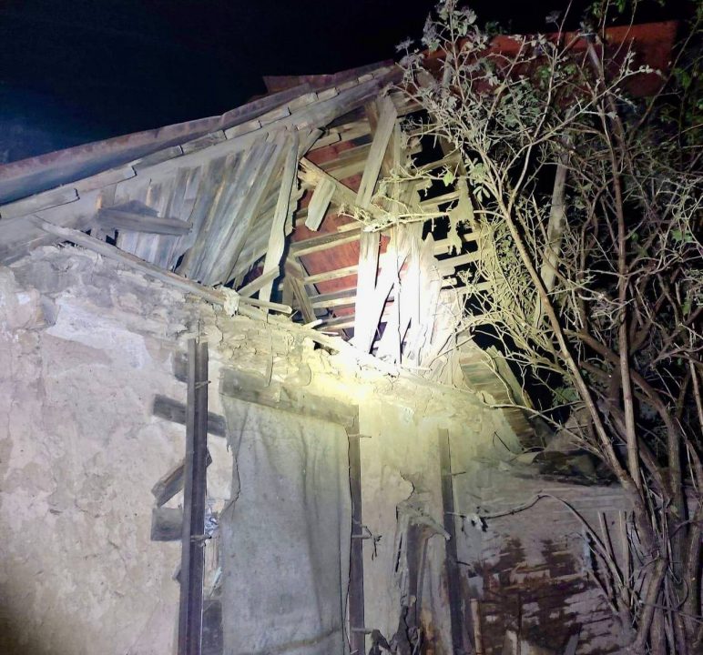 В результате обстрелов оккупантов РФ почти 8000 семей в Никополе остались без света (Фото) - рис. 3