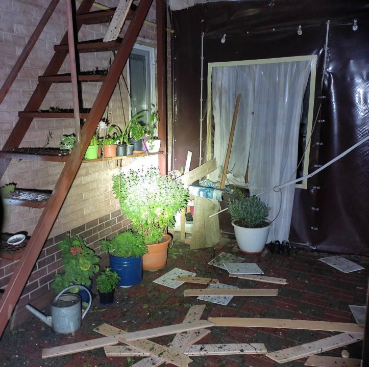 В результате обстрелов оккупантов РФ почти 8000 семей в Никополе остались без света (Фото) - рис. 4