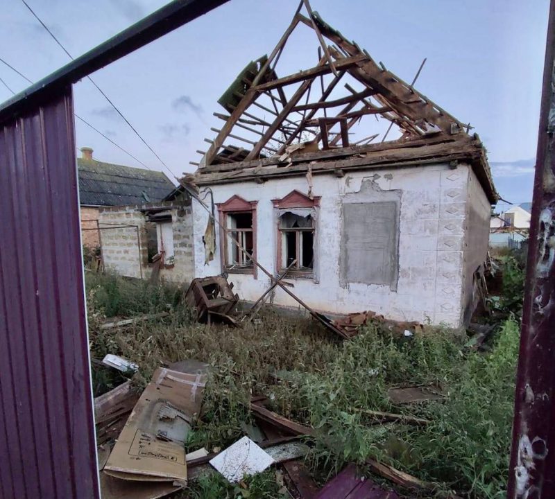В Никопольском районе Днепропетровщины в результате ночных обстрелов разрушены дома и инфраструктура - рис. 2