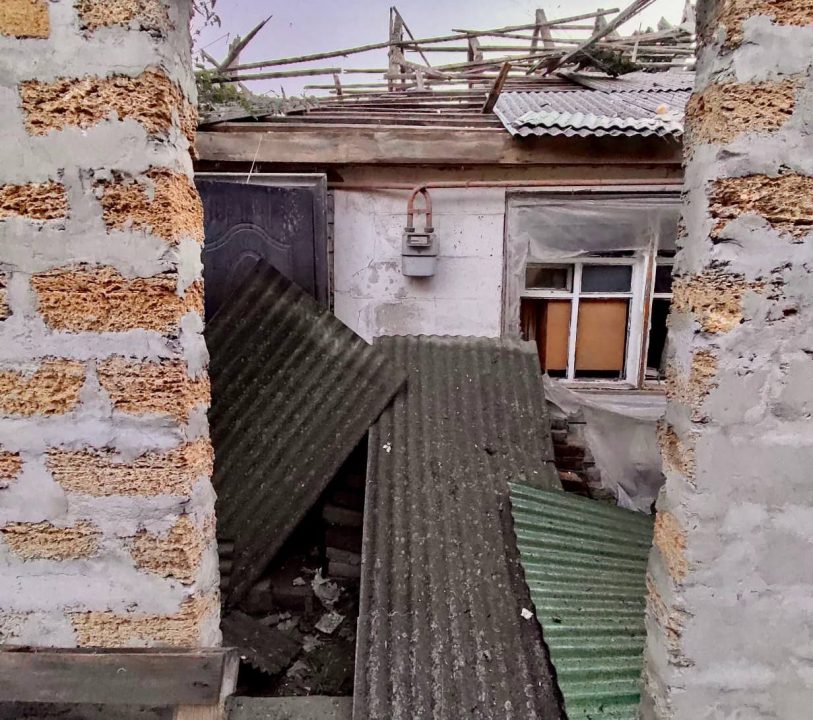 В Никопольском районе Днепропетровщины в результате ночных обстрелов разрушены дома и инфраструктура - рис. 4
