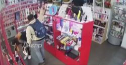 Вас снимает скрытая камера: в Днепре мужчина украл игрушку в секс-шопе - рис. 10