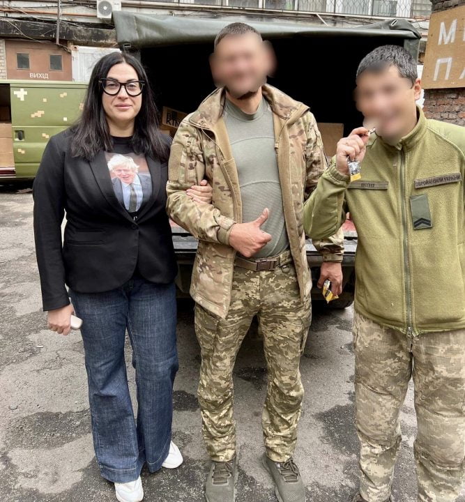 Волонтери Дніпра передали на фронт захисникам продукти, білизну та засоби гігієни (Фото) - рис. 3