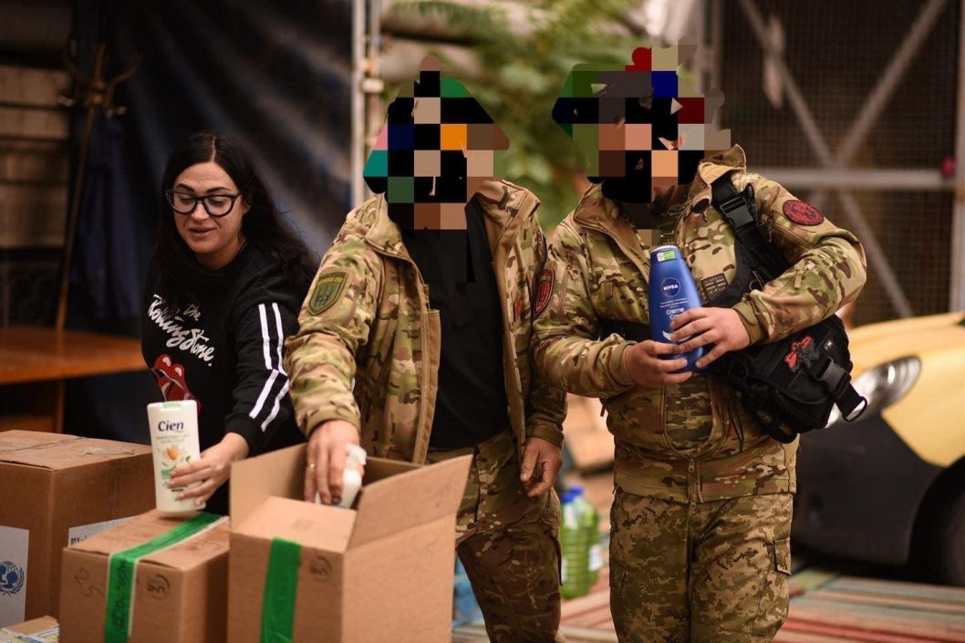 Електроприлади, продукти, білизна: волонтери Дніпра допомагають військовим та переселенцям (Фото) - рис. 5