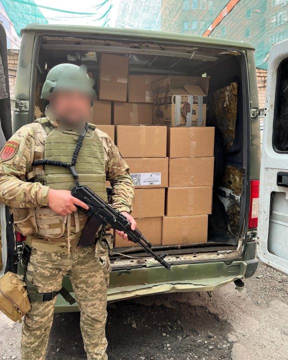 Електроприлади, продукти, білизна: волонтери Дніпра допомагають військовим та переселенцям (Фото) - рис. 6