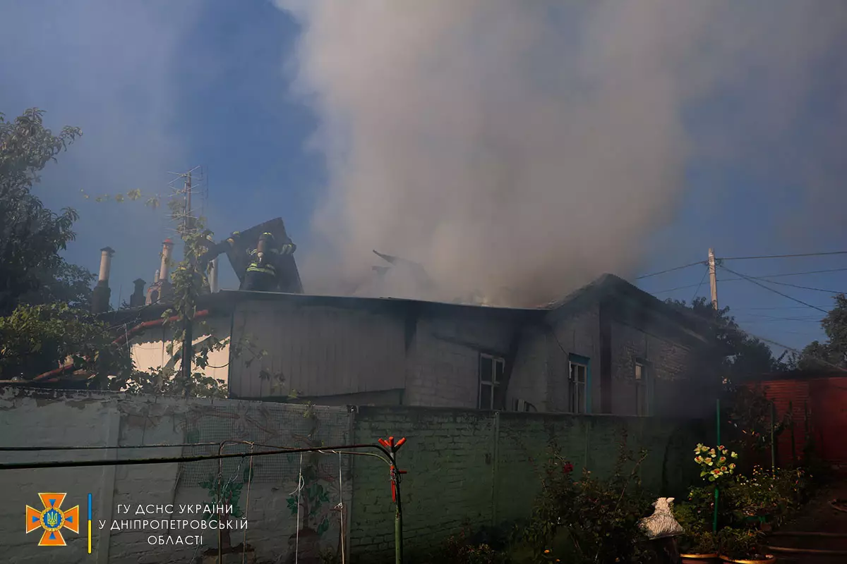У Соборному районі Дніпра горів житловий будинок: загинув 69-річний чоловік - рис. 4