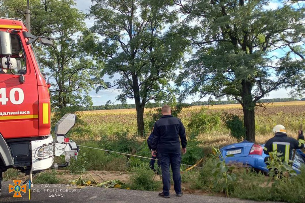 У Дніпропетровській області рятувальники допомогли ліквідувати наслідки ДТП - рис. 2