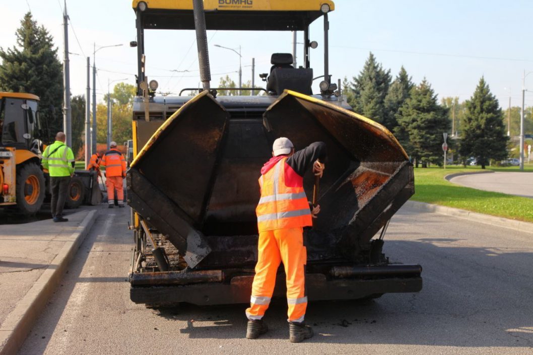После полугодовой паузы в Днепре начали ремонтировать дороги: почему работы не выполняли раньше - рис. 3
