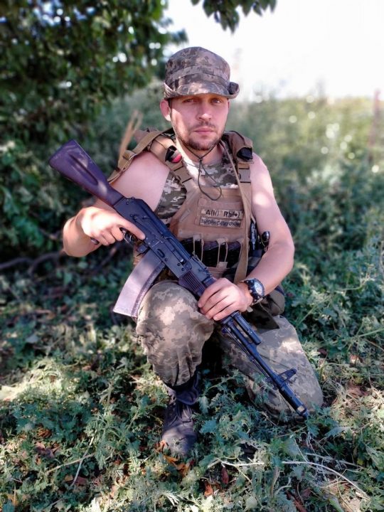 Потрібна допомога: дніпровський фотограф втратив ногу на фронті - рис. 1