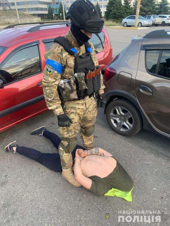 У Дніпрі затримали чоловіка, який намагався незаконно продати зброю - рис. 2