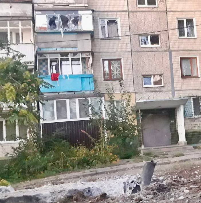 Российские оккупанты обстреляли Никопольский район: есть пострадавшие, 2000 семей без света - рис. 1