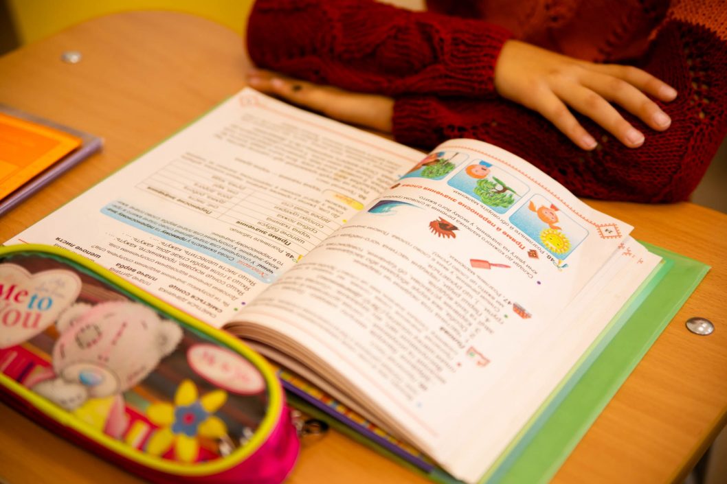 Около 6 000 детей с временно оккупированных территорий учатся онлайн в школах Днепропетровщины. - рис. 1