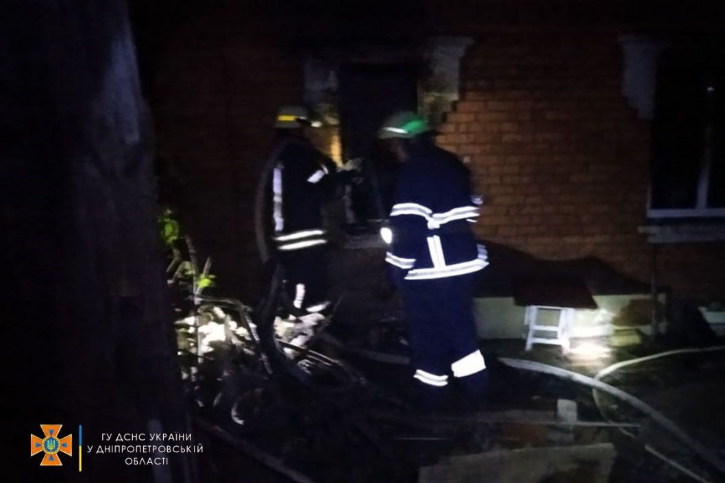 На Днепропетровщине пожарные спасли мужчину, который не мог выбраться из горящего дома - рис. 3