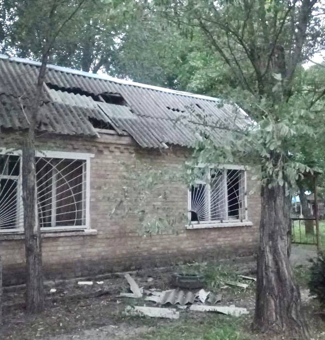 Выпустили более 100 снарядов: российские оккупанты обстреляли три громады Никопольского района - рис. 1