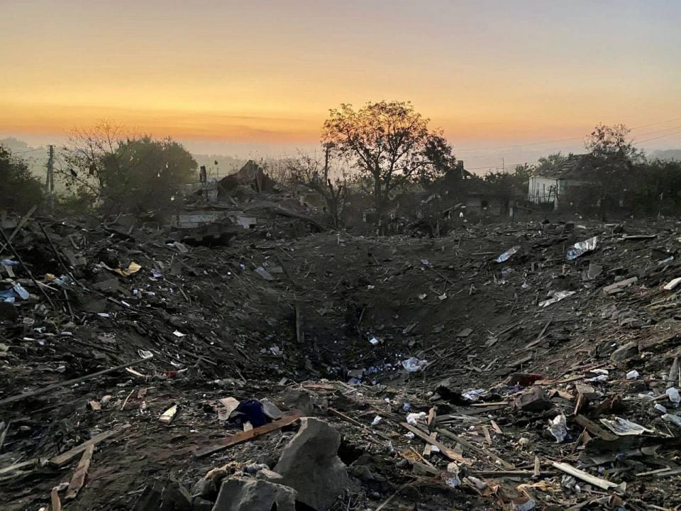 Погибшие и раненые дети, десятки изуродованных домов: последствия ночных ракетных ударов по жилым кварталам Днепра - рис. 4