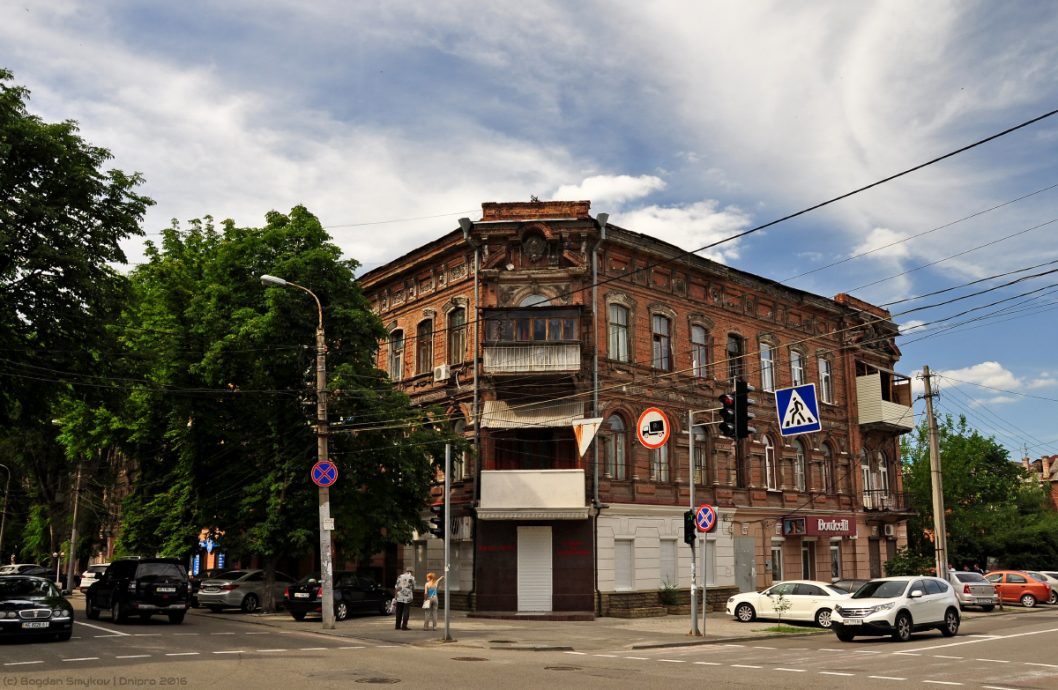 В Днепре на улице Троицкой на месяц планируют сузить тротуары - рис. 1