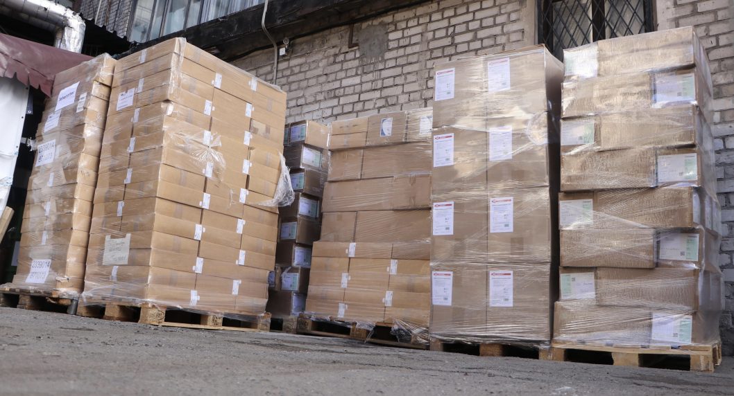 Майже 6 тонн перев’язувальних матеріалів і медзасобів: Дніпро отримав черговий вантаж допомоги - рис. 1