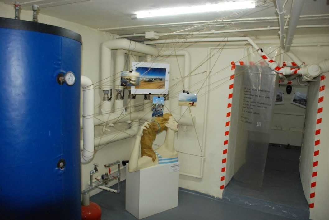 У Музеї історії Дніпра відкрили символічну виставку “Маріуполь. Укриття” - рис. 6