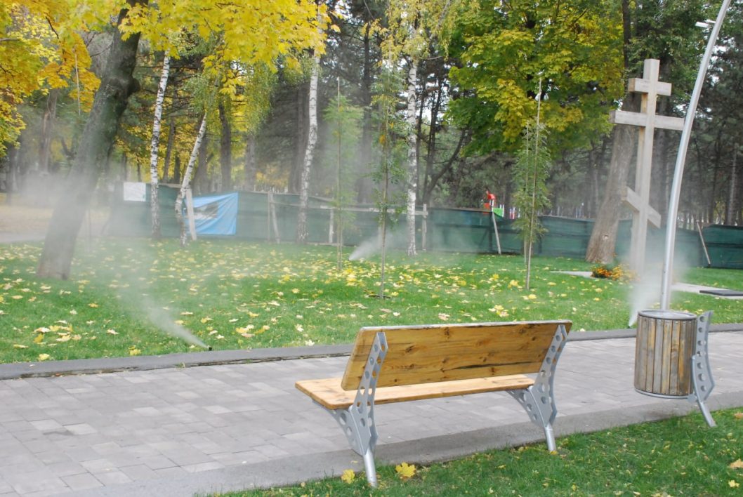 Обгортання дерев, внесення добрив та випробовування техніки: як дніпровські парки готують до зими - рис. 1