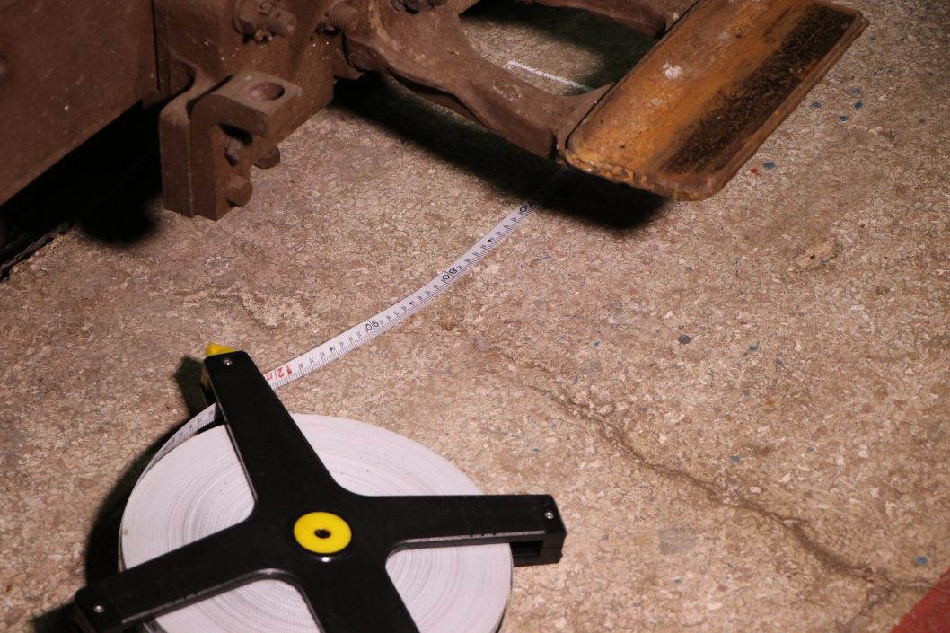 Рекорд Гіннеса та України на підтримку ЗСУ: дніпрянин протягнув на тросі, прикріпленому до шиї, вагон метрополітену - рис. 6