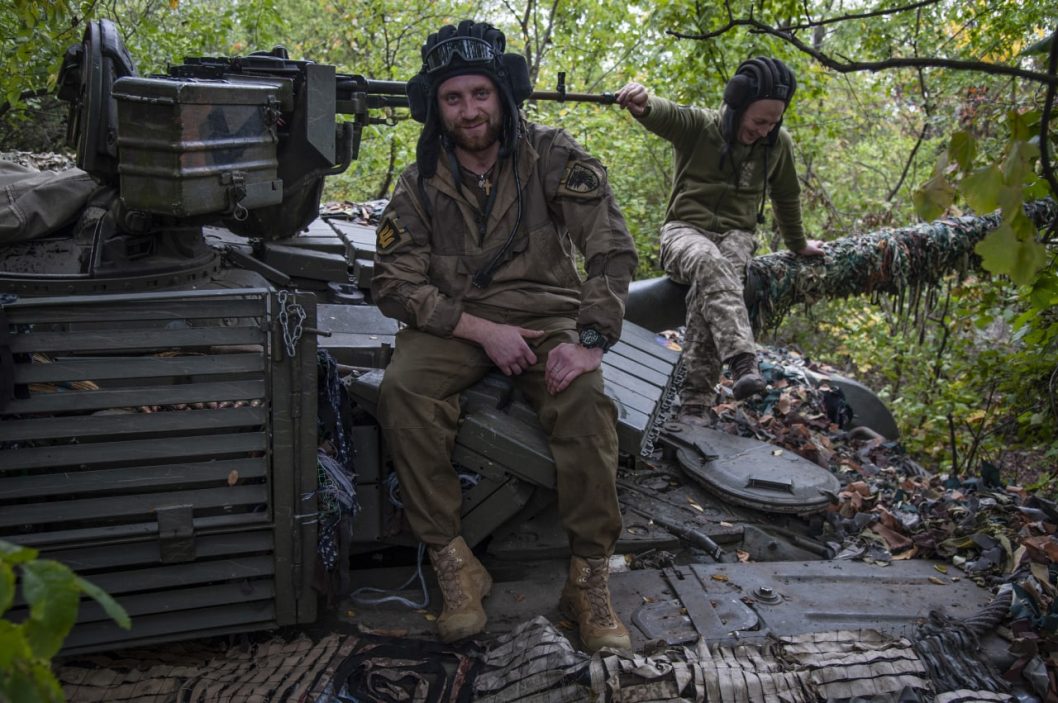 Воины 93-й бригады из Днепропетровщины показали, как танкисты работают по оккупантам на передовой - рис. 6