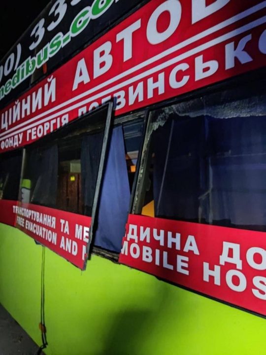 Окупанти ракетним ударом по Дніпру пошкодили унікальні автобуси-шпиталі - рис. 2