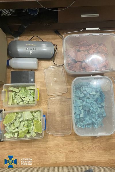 СБУ ликвидировала в Днепре нарколабораторию, которую «крышевал» местный правоохранитель - рис. 4