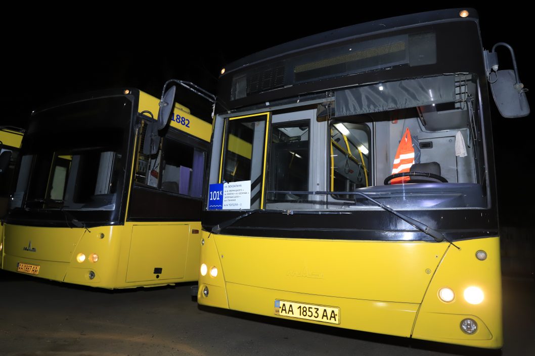 В Днепре на маршруты вышли переданные киевлянами автобусы (Фото) - рис. 13