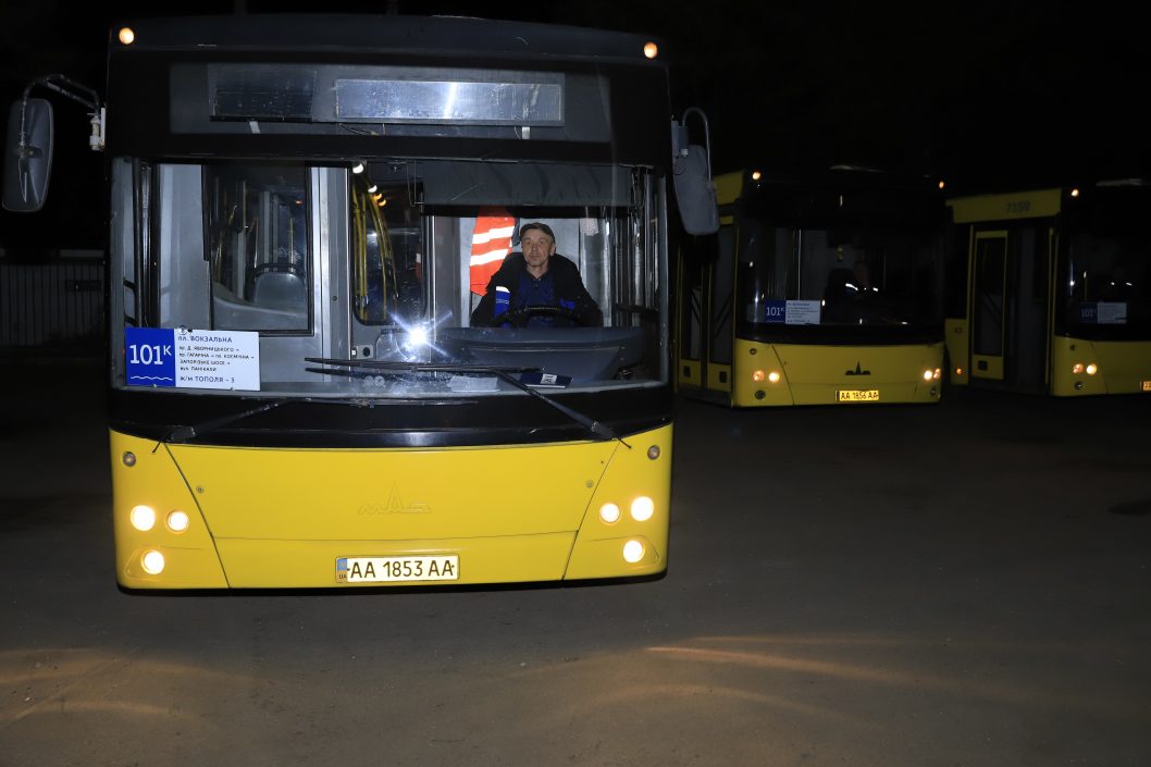 В Днепре на маршруты вышли переданные киевлянами автобусы (Фото) - рис. 5