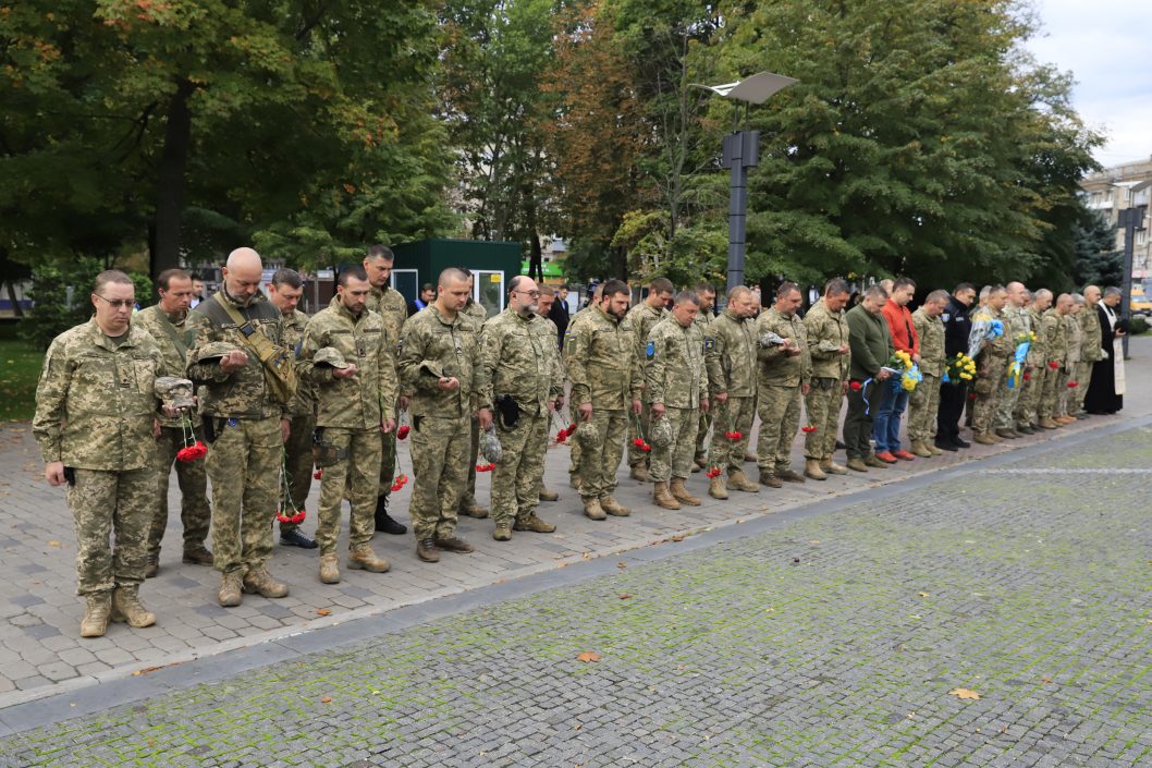 В Днепре в День территориальной обороны почтили память погибших защитников Украины - рис. 10