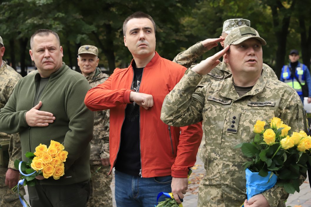 В Днепре в День территориальной обороны почтили память погибших защитников Украины - рис. 12
