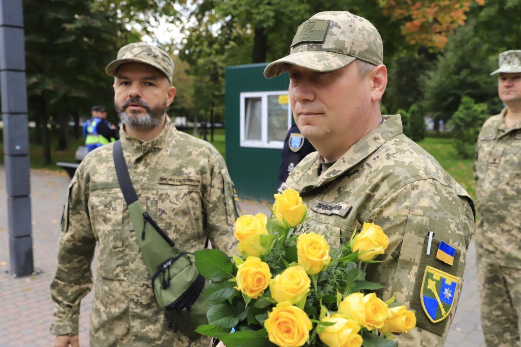В Днепре в День территориальной обороны почтили память погибших защитников Украины - рис. 14