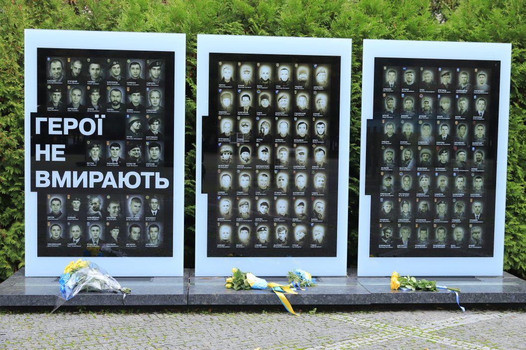 В Днепре в День территориальной обороны почтили память погибших защитников Украины - рис. 2