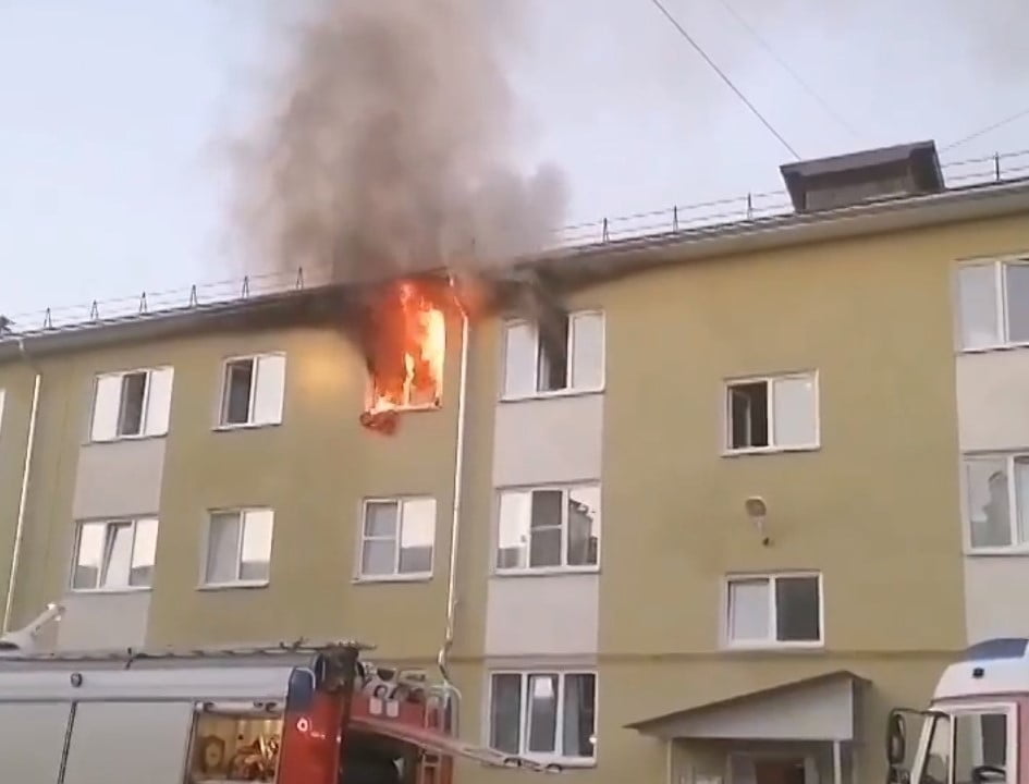 В Днепре пьяный мужчина поджог свою квартиру и грозился взорвать весь дом - рис. 1