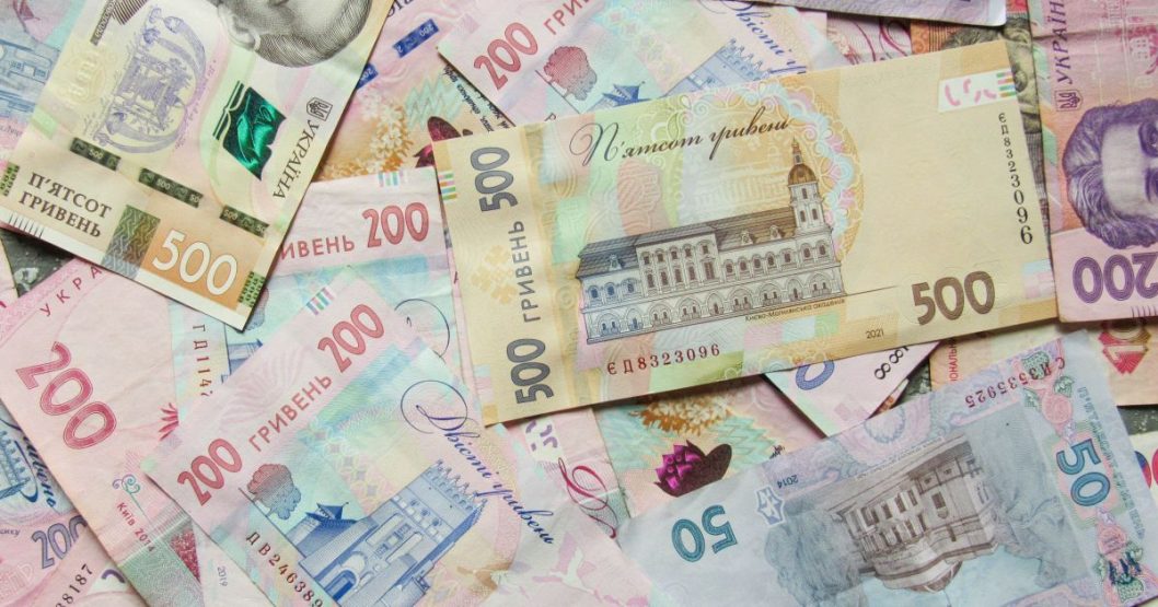 Украинцам будут выплачивать по 900 гривен в месяц: кого это коснется - рис. 1