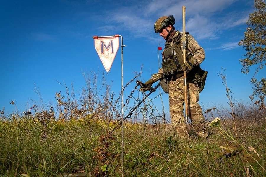 Ворог завдає ударів по енергетичній інфраструктурі країни, на фронті намагається утримати зайняті позиції - Генштаб - рис. 1