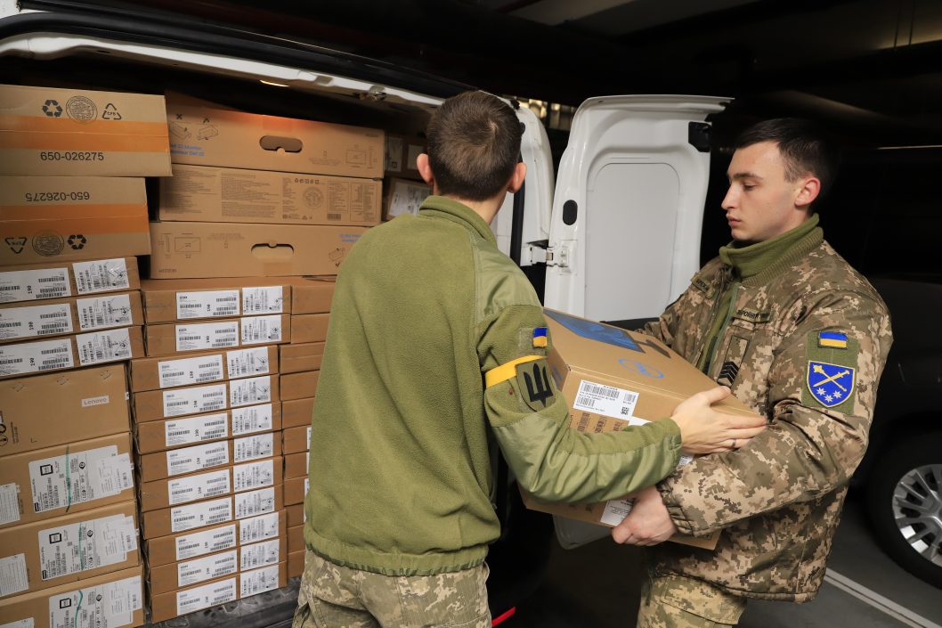 «Будуть фатальні умови для російських окупантів»: військові отримали нову техніку від дніпрян - рис. 10