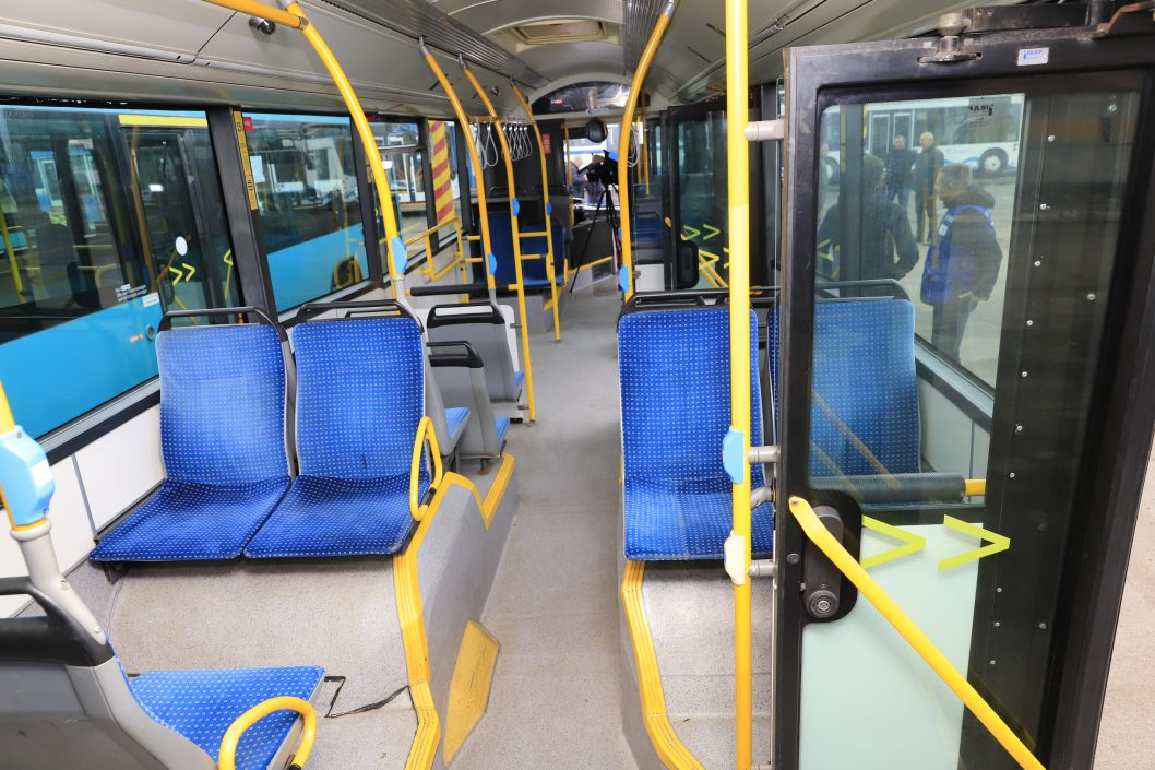 Підприємці передали Дніпру шість автобусів для потреб комунального транспорту - рис. 7
