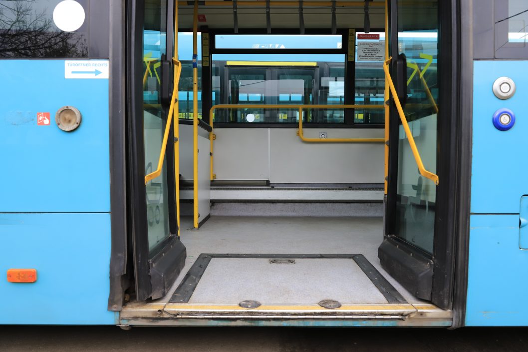Підприємці передали Дніпру шість автобусів для потреб комунального транспорту - рис. 6