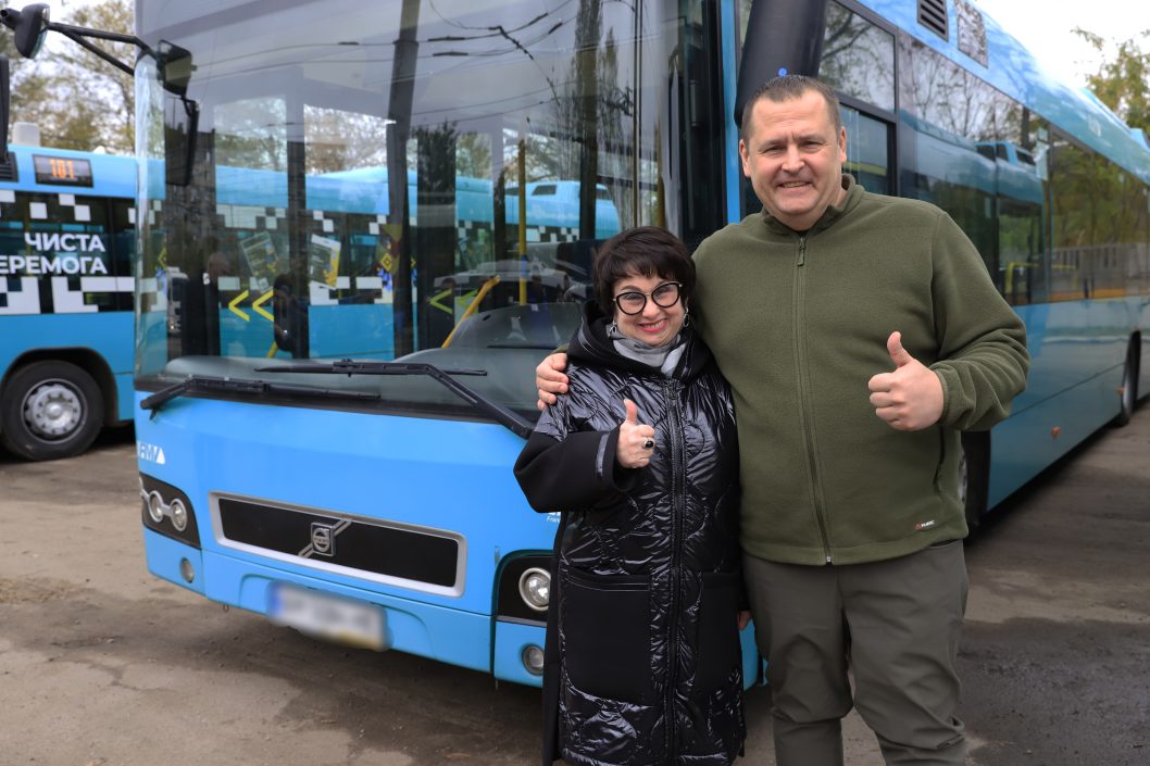 Підприємці передали Дніпру шість автобусів для потреб комунального транспорту - рис. 9
