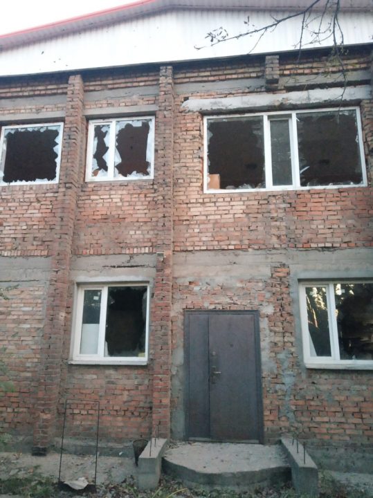 Повреждены почти 30 домов: последствия ночных обстрелов оккупантами Никополя - рис. 3