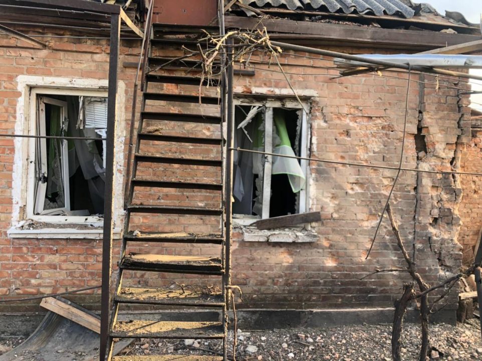 Полицейские показали последствия ночных обстрелов Днепропетровщины (Фото) - рис. 4