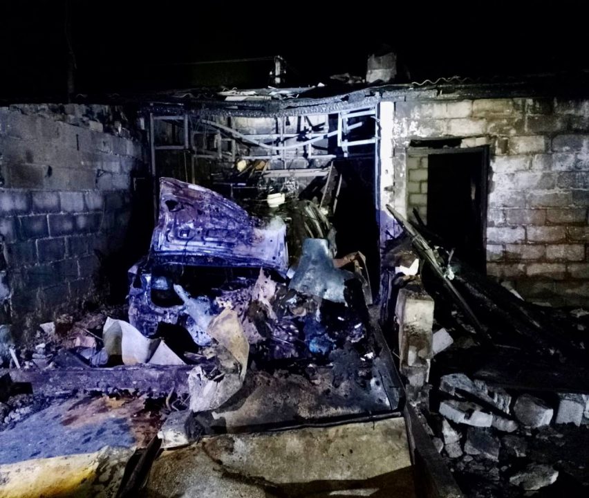 Враг минувшей ночью бил по четырем районам Днепропетровщины: сильные разрушения в Никополе (Фото) - рис. 4