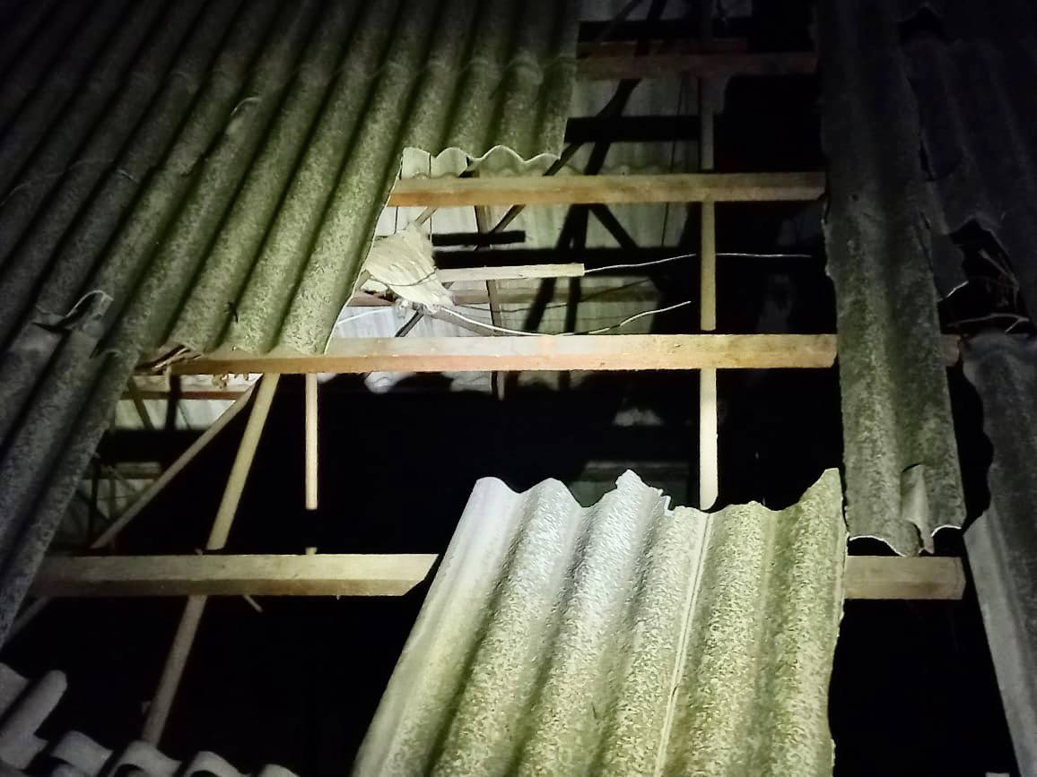 Российские оккупанты накрыли огнем из РСЗО и артиллерии Никопольский район: есть сильные разрушения (Фото) - рис. 1