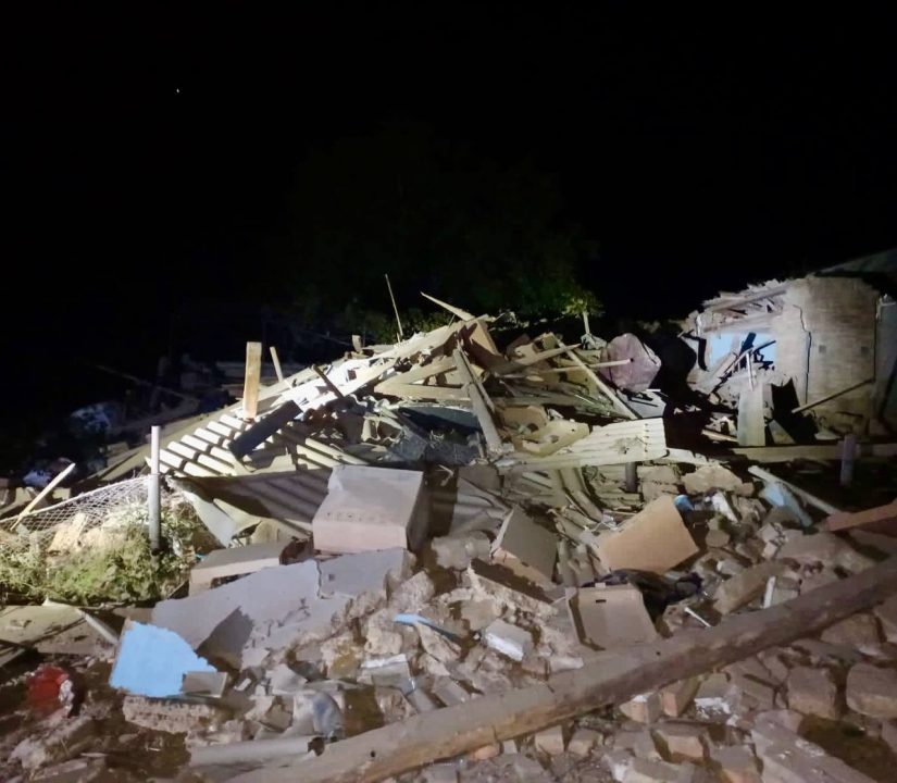 Российские оккупанты накрыли огнем из РСЗО и артиллерии Никопольский район: есть сильные разрушения (Фото) - рис. 5