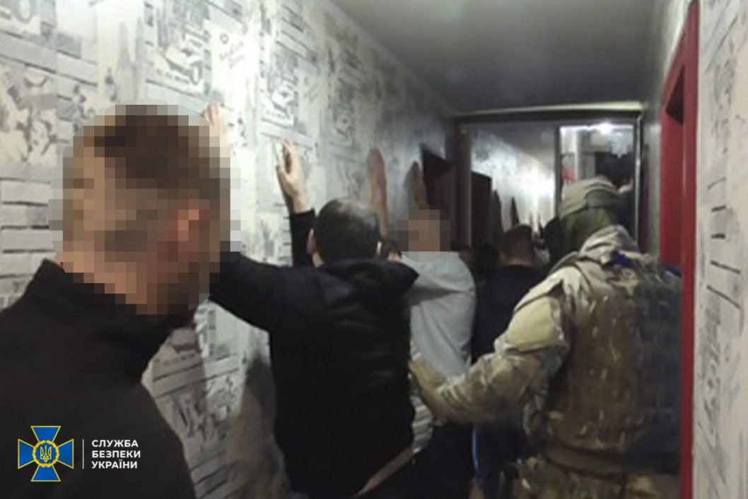 СБУ ліквідувала на Харківщині мережу ГРУ РФ, яка коригувала удари по ЗСУ (Фото) - рис. 1