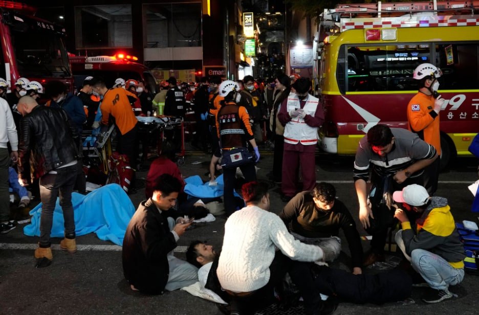 Смертельный Хэллоуин в Сеуле: в давке погибли более 150 человек - рис. 1