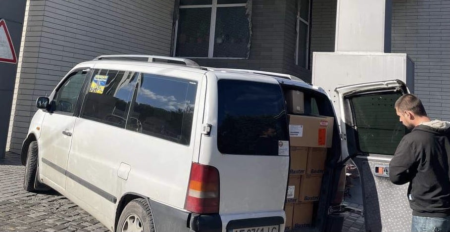 Волонтери Дніпра передали медичний вантаж лікарням міста та області (Фото) - рис. 3