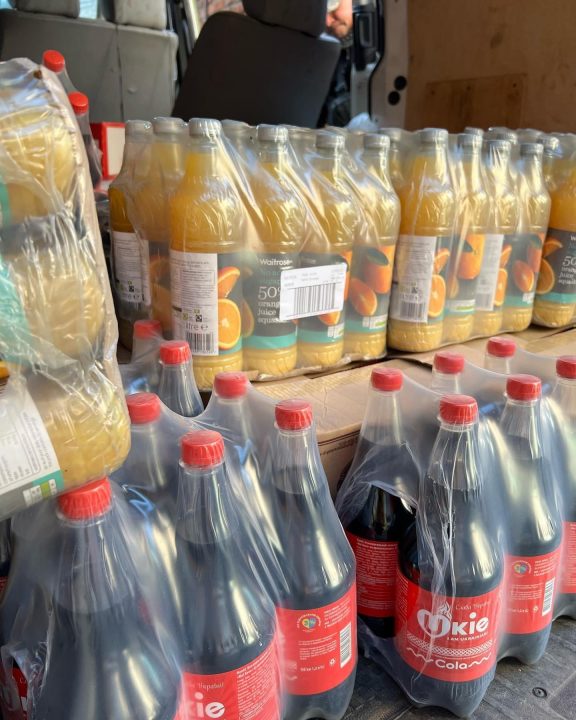 Волонтеры Днепра передали военным и гражданским большой продуктовый груз (Фото) - рис. 1