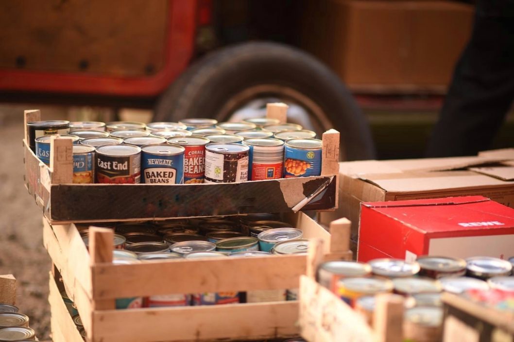 Волонтери Дніпра передали на деокуповані території продукти та аптечки (Фото) - рис. 1